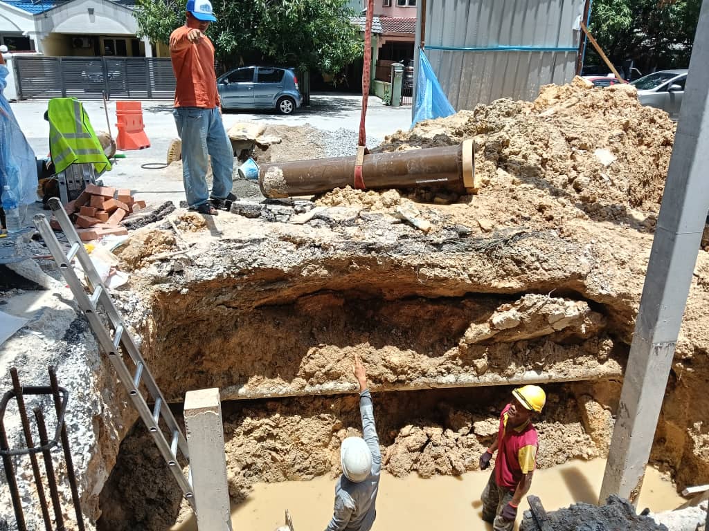 Underground sewage pipe repair and excavation project